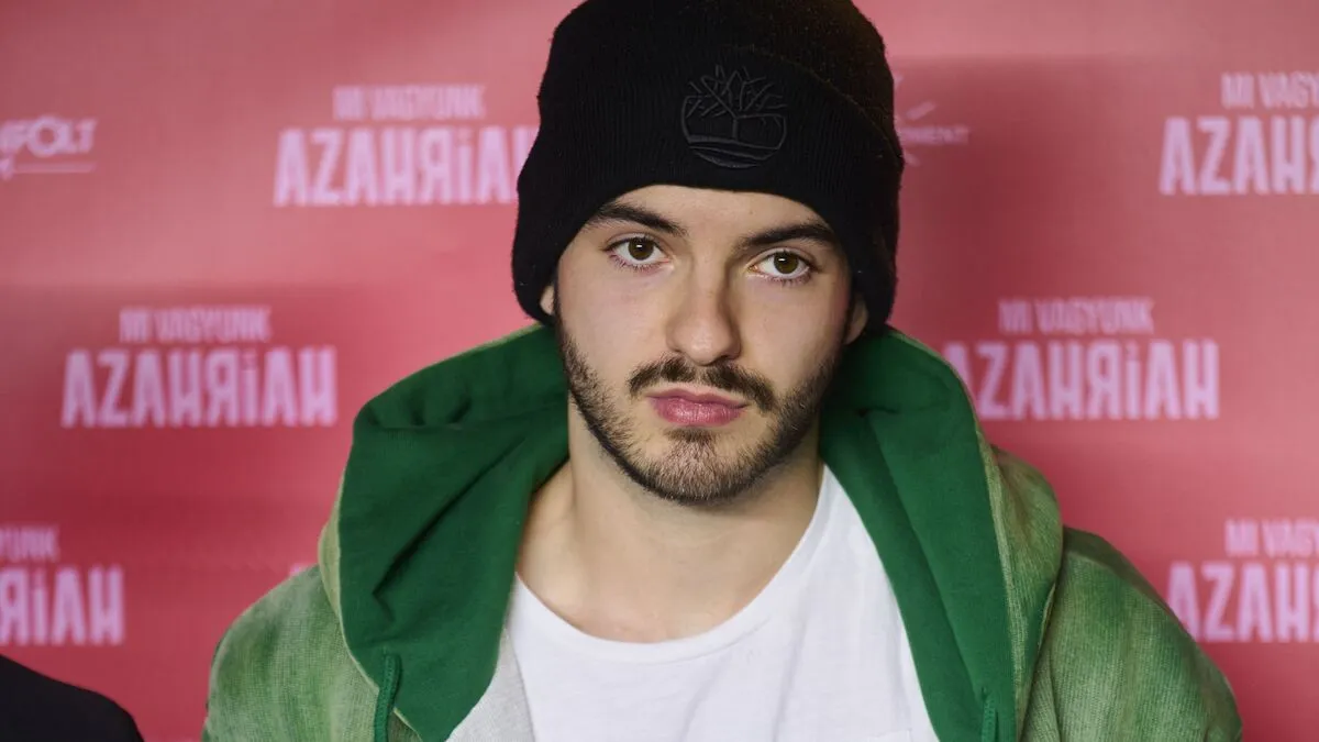 alt=Azahriah teljesen felkavarta az álló vizet a botrányos posztjával a közösségi oldalán /