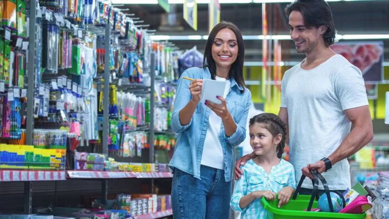 Jóléti intézkedések, újabb adócsökkentések, béremelések sorát jelentette be a kormány