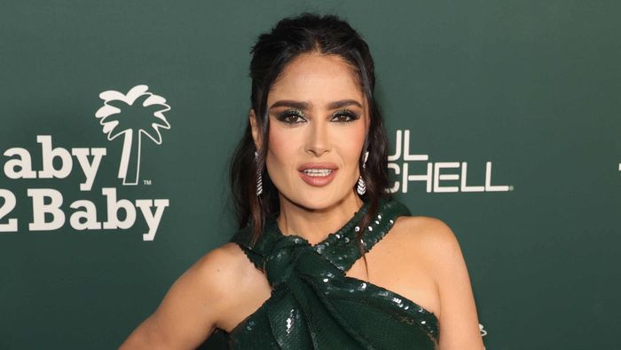 „Sexico” – Salma Hayek így vonzza a mellére a tekinteteket