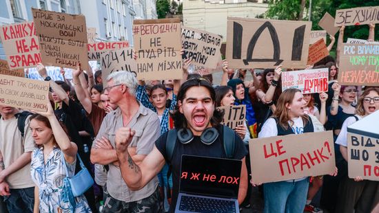 Tüntetéshullám söpör végig Ukrajnán, nem hisznek Zelenszkijnek az emberek