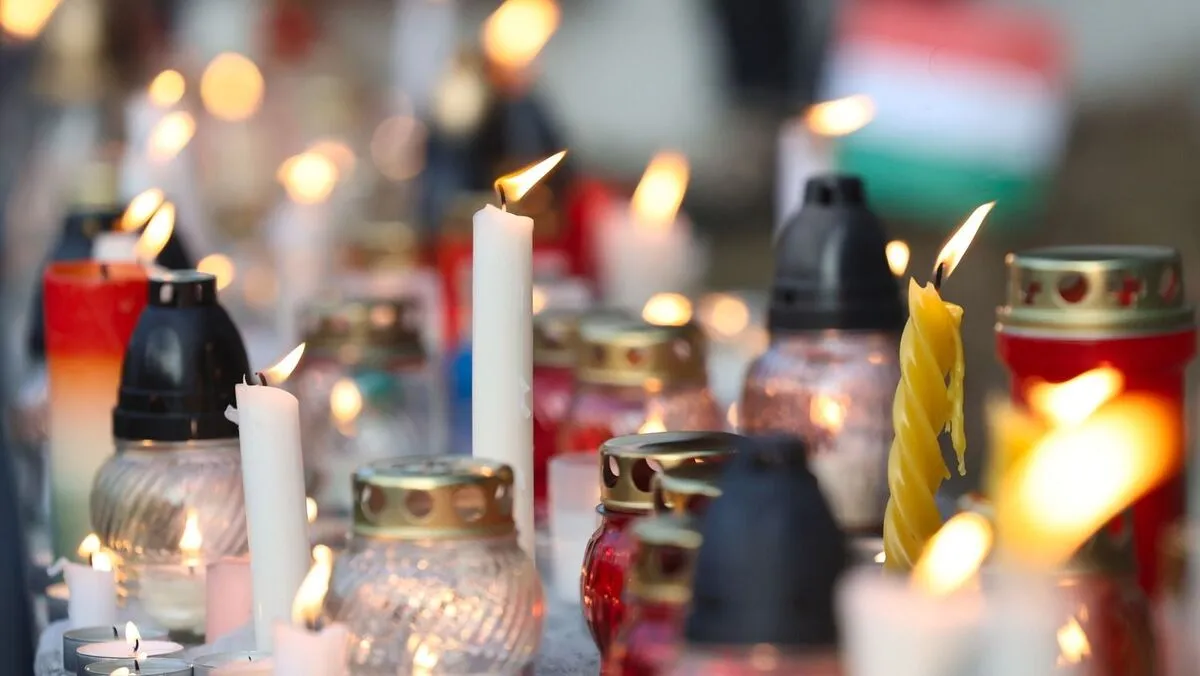 A Kárpátalján agyonvert férfira gyertyákkal, mécsesekkel emlékeztek