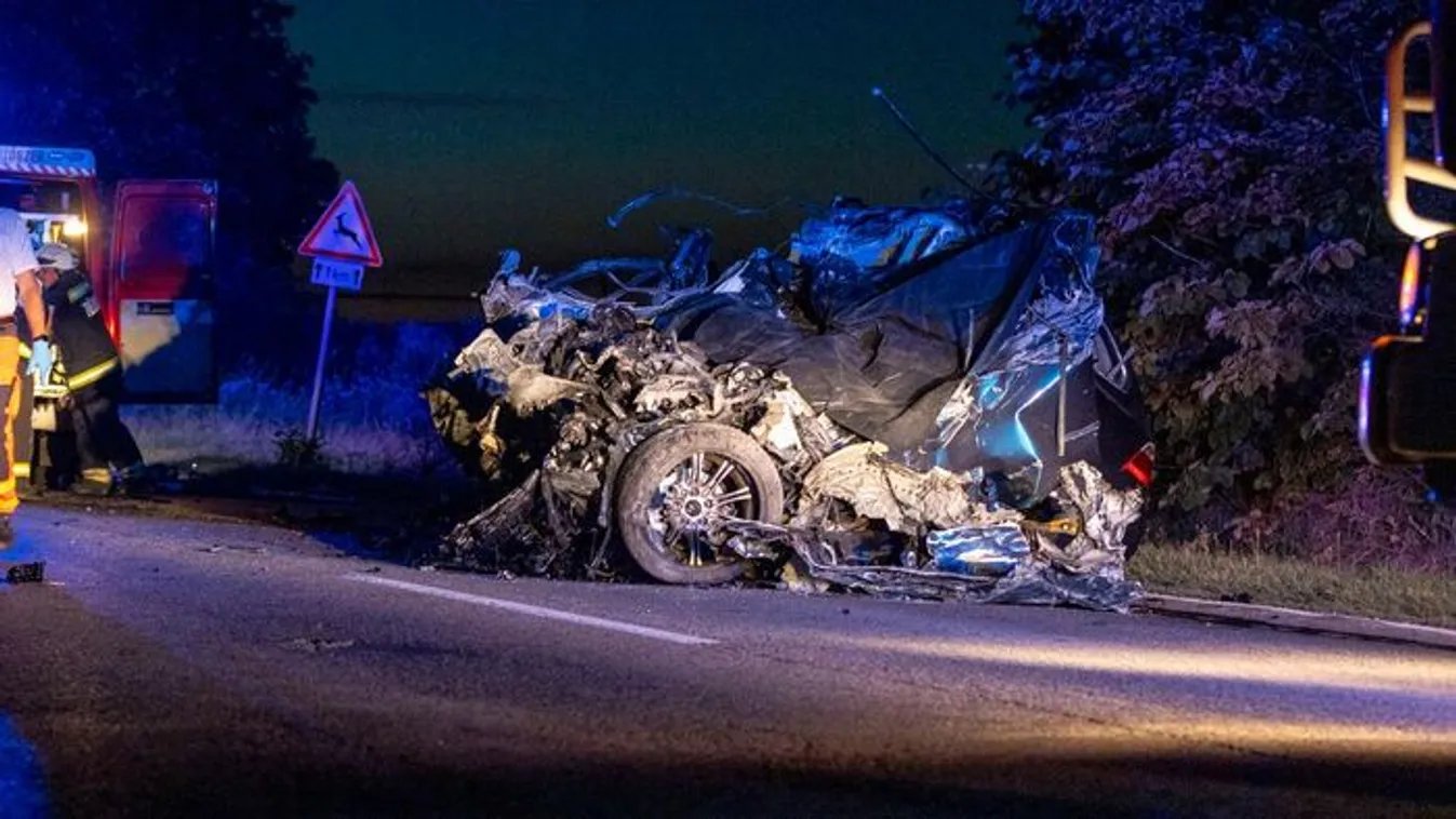 Tragikus baleset: mindkét sofőr beszorult a roncsok közé