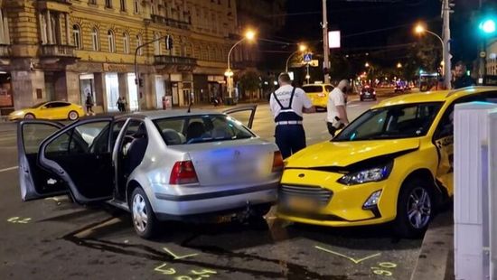 Őrült hajsza a fővárosban: a rendőrök elől menekült, majd taxiba csapódott a sofőr a Blahán