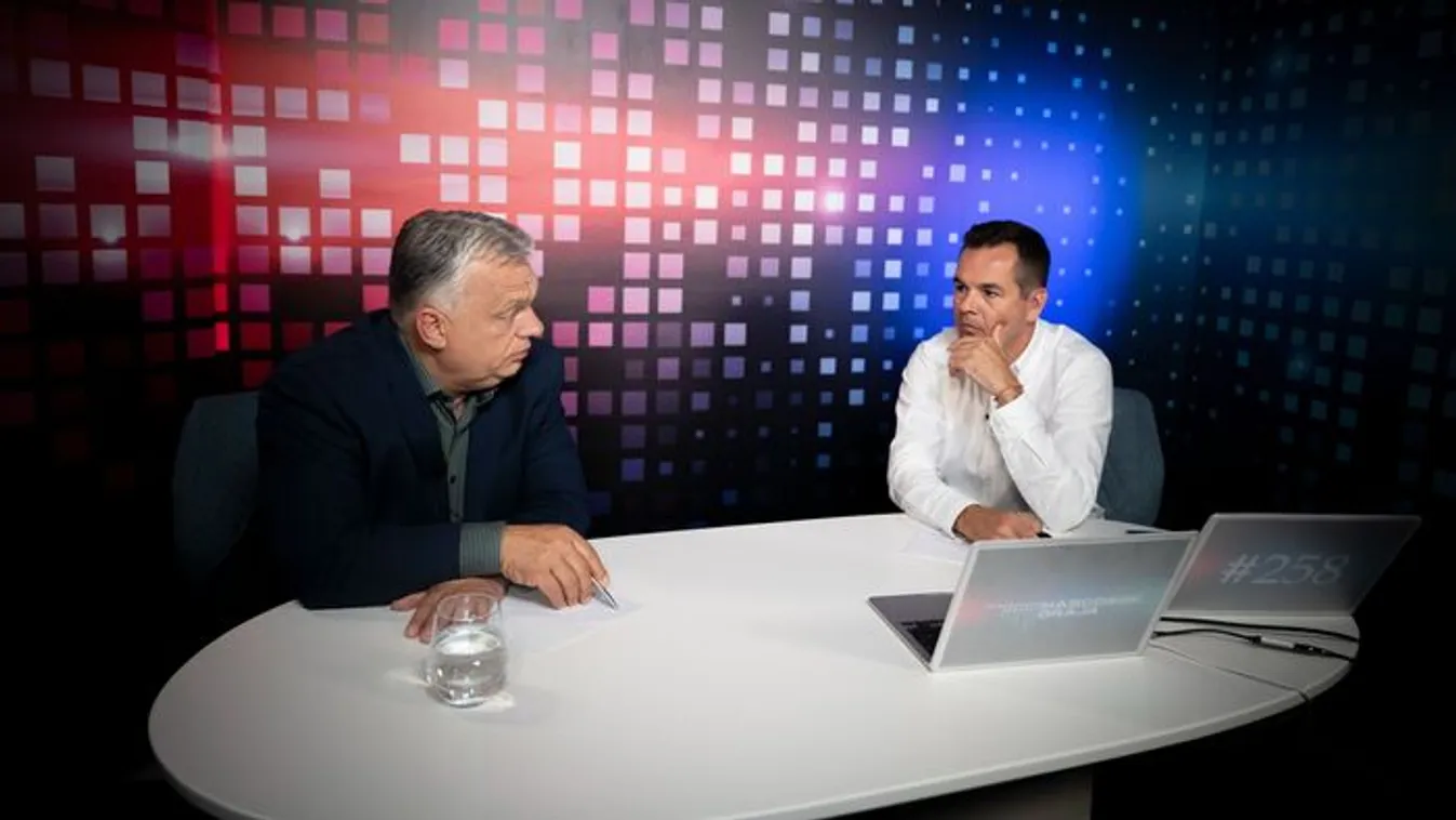 Orbán Viktor lerántotta a leplet a tusványosi pólójáról