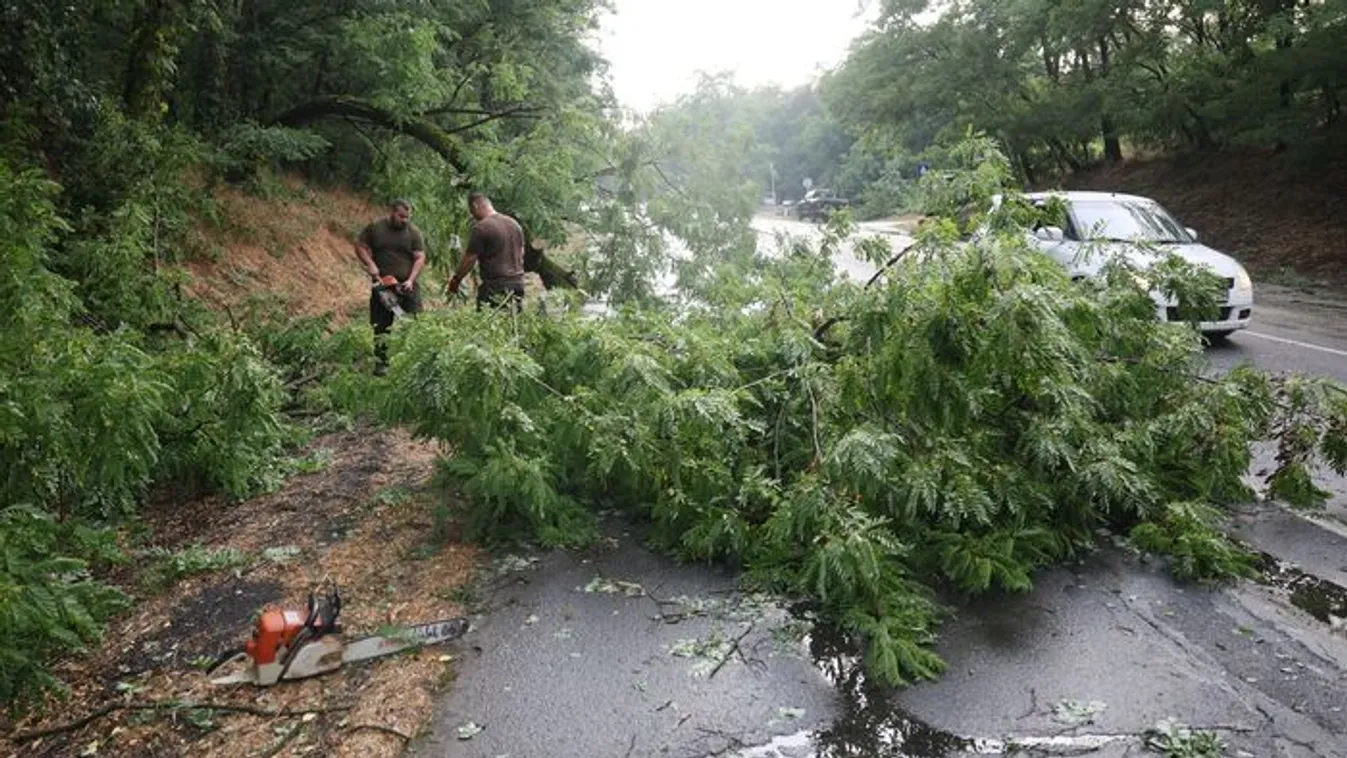 Másodfokú riasztást adtak ki felhőszakadás veszélye miatt