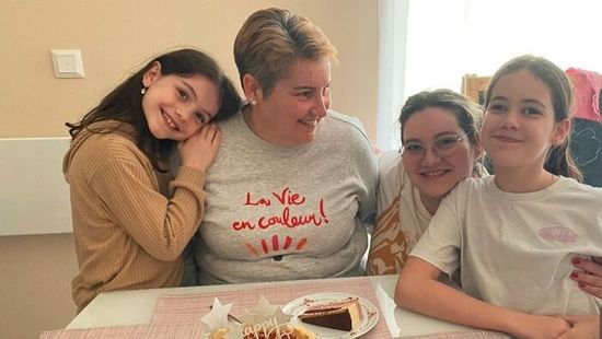 "Nem hagyhatom magukra a lányaimat” – Zsuzsa az egyik legagresszívebb agydaganattal harcol az életéért