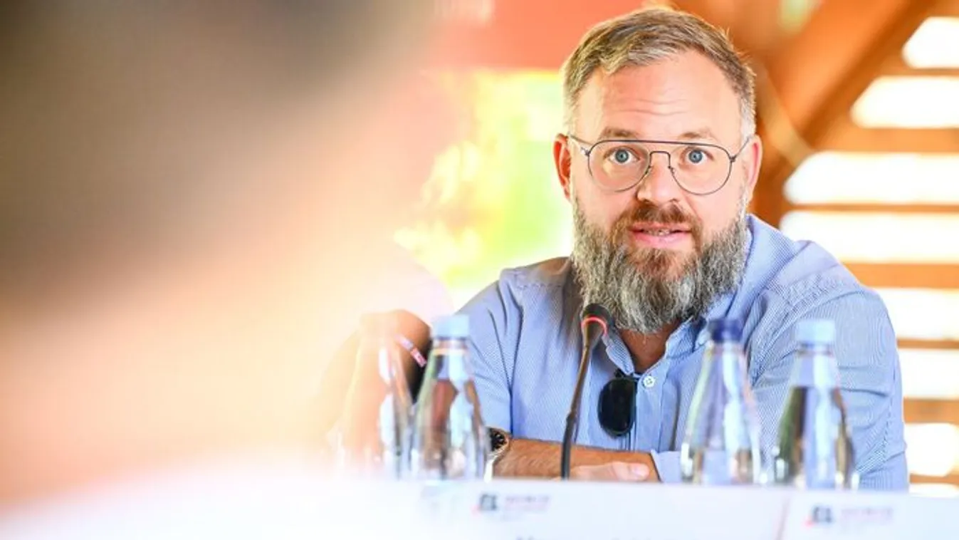 A nyugati politikai rendszer teljes átalakítására van szükség