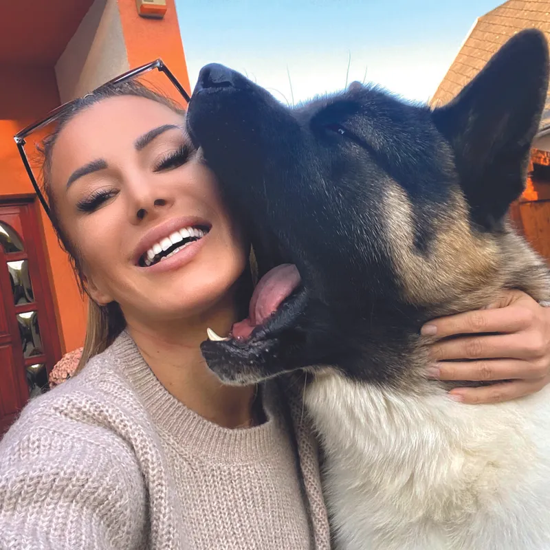 Kedvencek rovatban Kocsis Alexandra és a kutyája, Max - RIPOST
