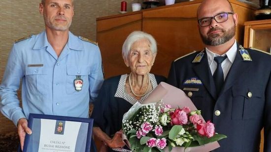 Elképesztő pályafutás: 100 éves rendőrnőt köszöntöttek születésnapja alkalmából