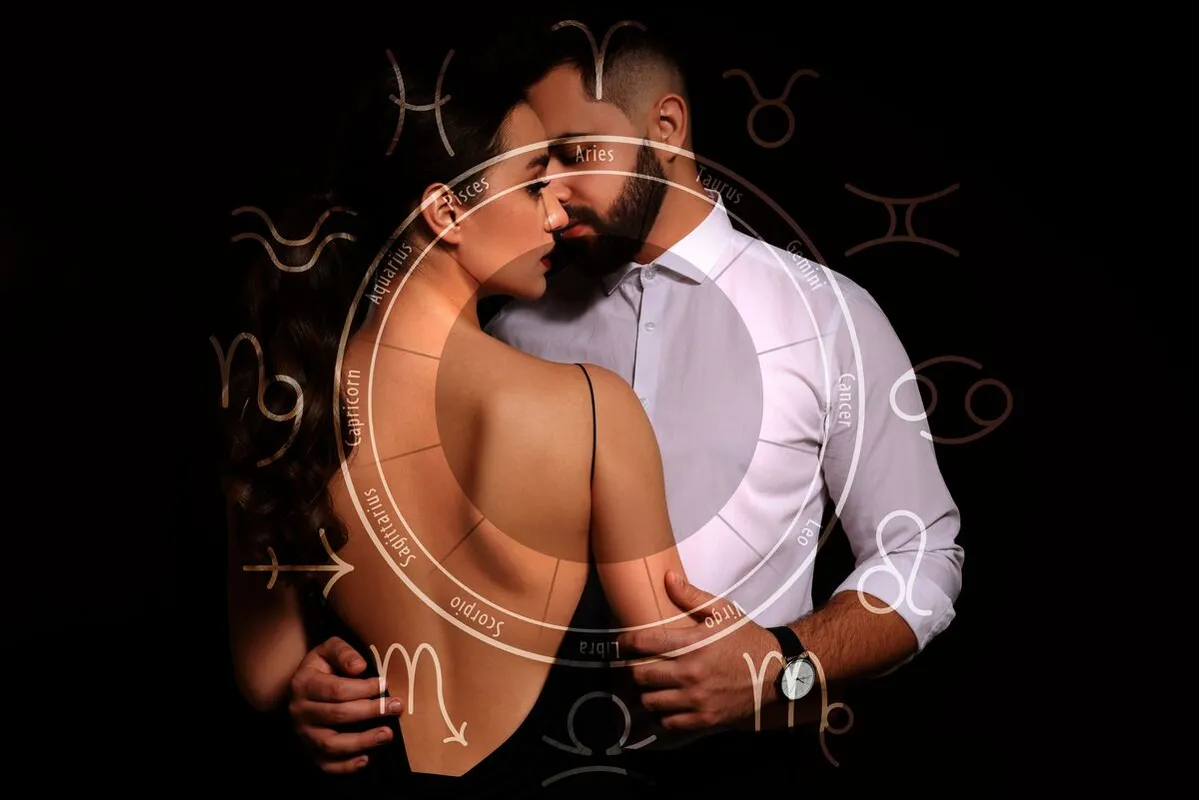 Szerelem Horoscope,Compatibility.,Loving,Couple,And,Zodiac,Wheel,On,Black,Background