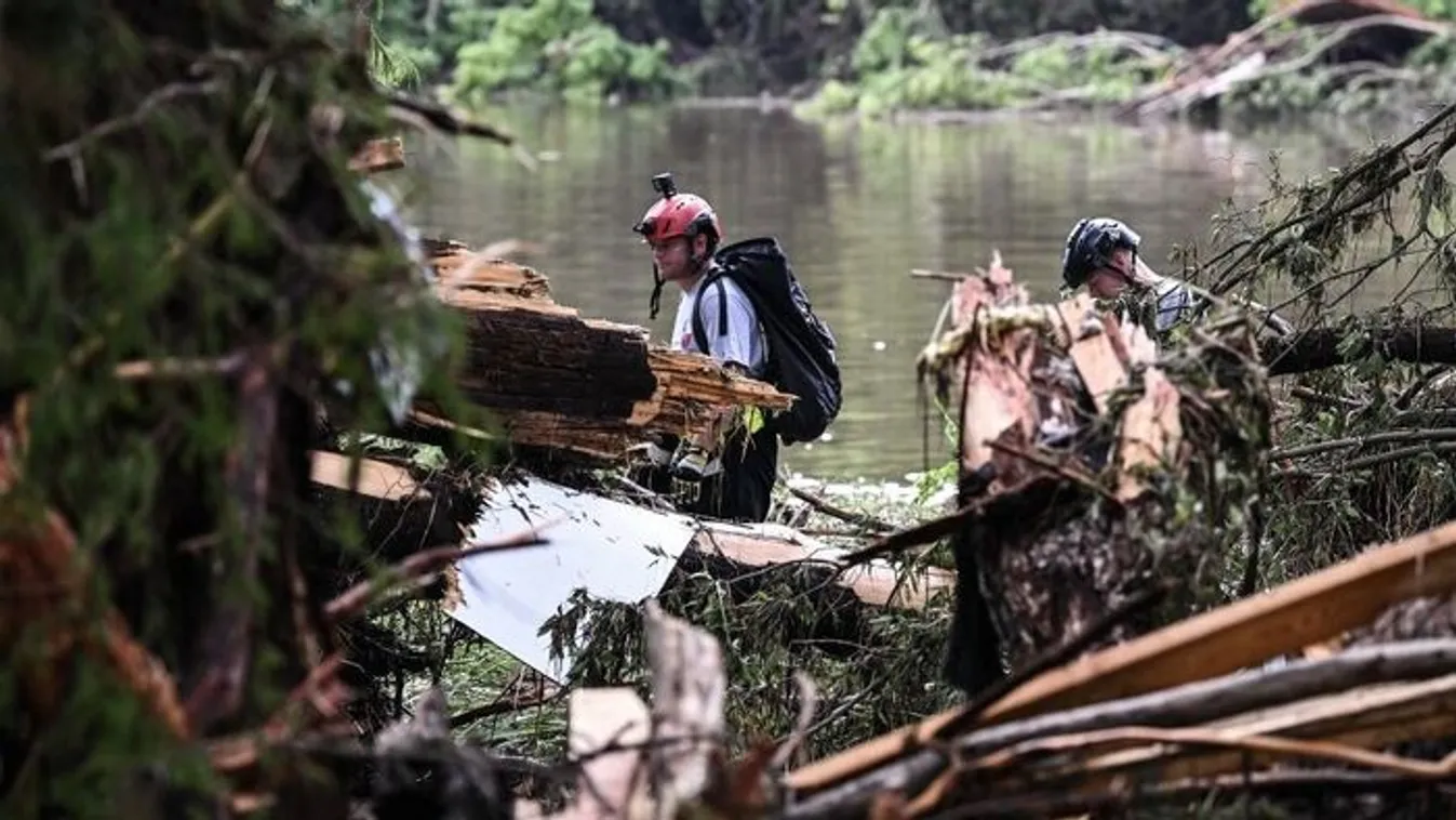 Gyerektábort öntött el a villámárvíz, rengetegen meghaltak