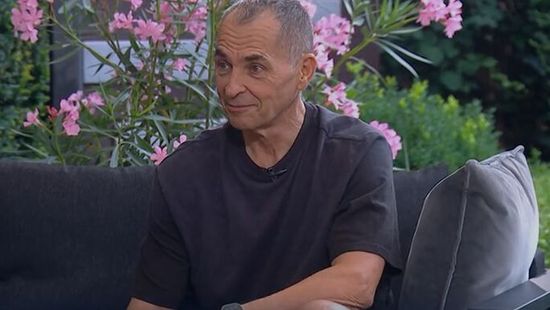 „Szokás szerint hülye voltam” - Stúdióból vitték egyenesen a műtőbe a közkedvelt műsorvezetőt – Videó