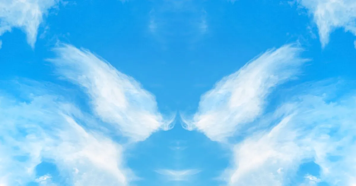 Angyali jelenlét Beautiful,Sky,With,White,Clouds.,Looks,Like,An,Angel,Wings