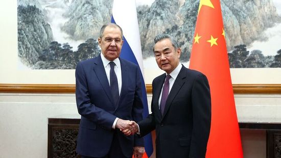 Az ukrán háborúról egyeztet Lavrov Pekingben
