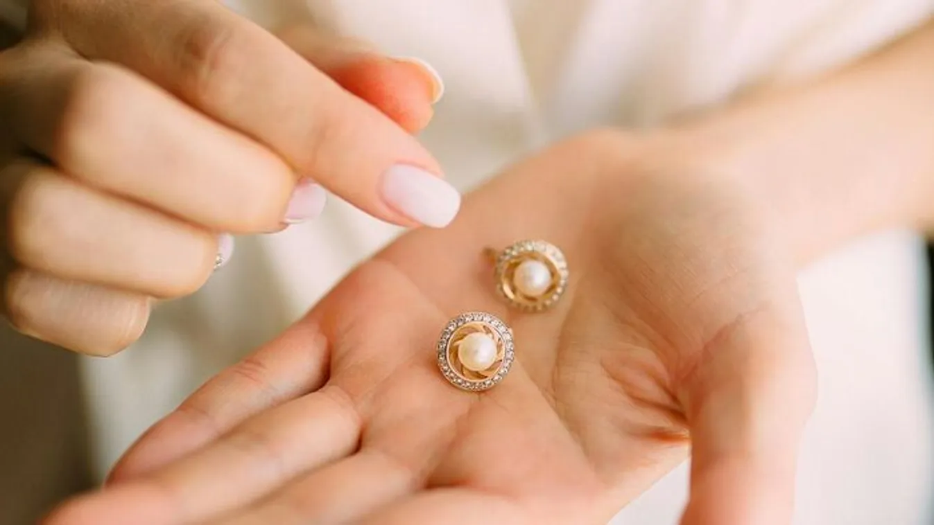 Gyógyszerével nyelte le fülbevalóját, így néz ki a röntgen!