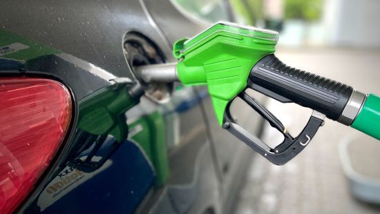 Mennyi marad a zsebünkben? - Ismét változik az üzemanyag ára a hétvégén
