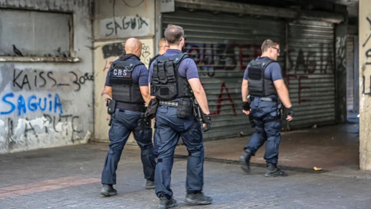 Kijárási tilalmat vezettek be a migránsbűnözés miatt egy francia nagyvárosban