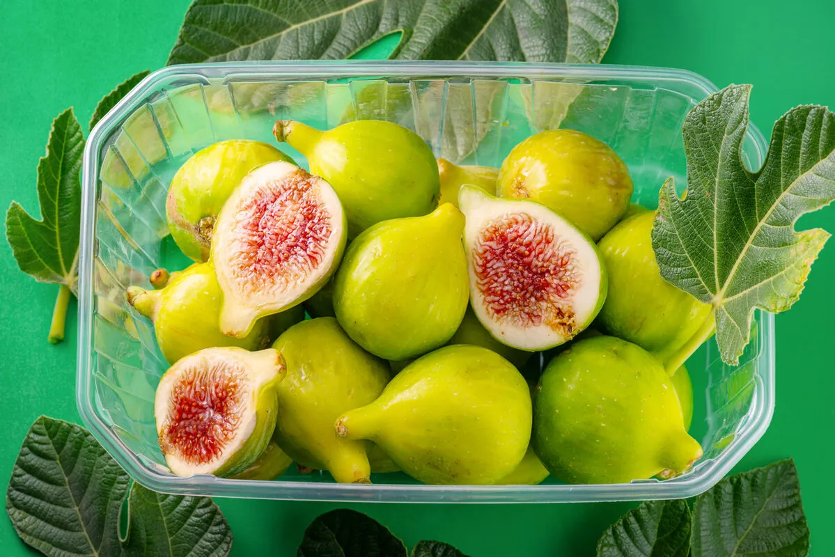 A fügebefőtt kiválóan passzol a sült húsokhoz.