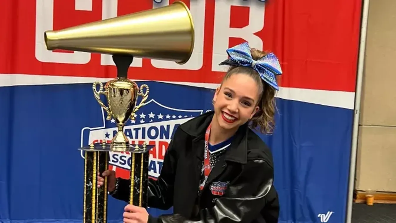 Elaludt verseny közben, mégis világbajnok lett a pomponlány