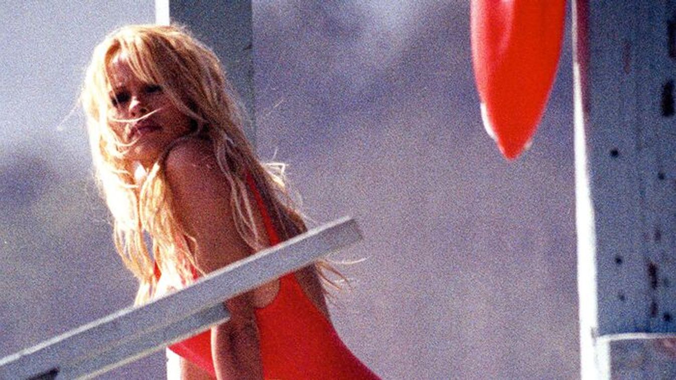 „Mindenkivel legalább egyszer ágyba bújtam” – Pamela Anderson leleplezte a Baywatch szereplőgárdáját