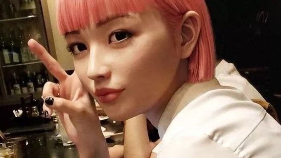 Ilyen egy mesterséges influencer élete – nem létezik mégis milliók követik!