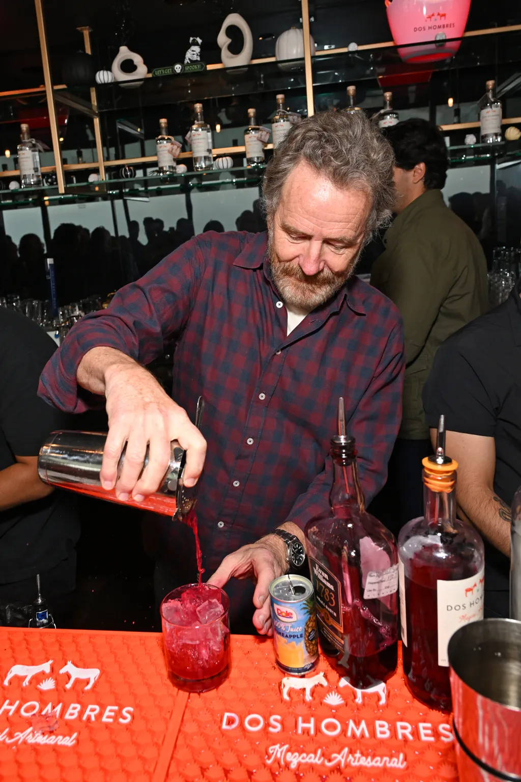 Galériában koktélozó sztárok - RIPOST
