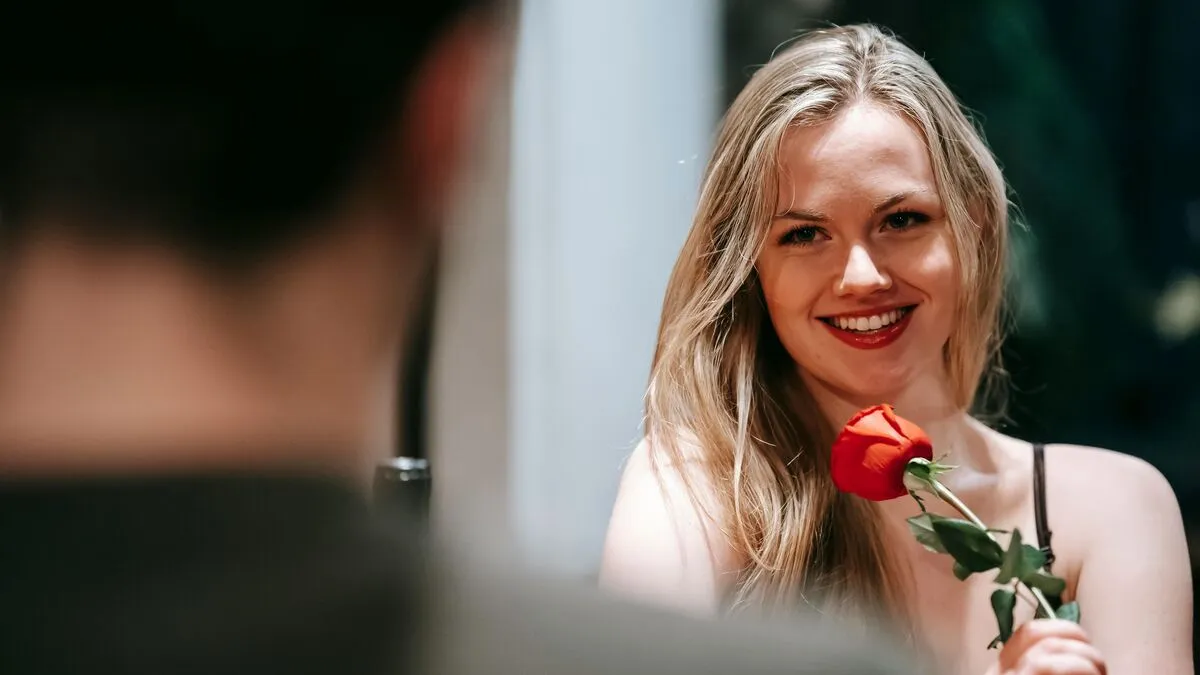 alt=A tudós állítása szerint egy trükk alkalmazása esetén garantált a jó kapcsolat kialakítása a partnerrel az első randin 