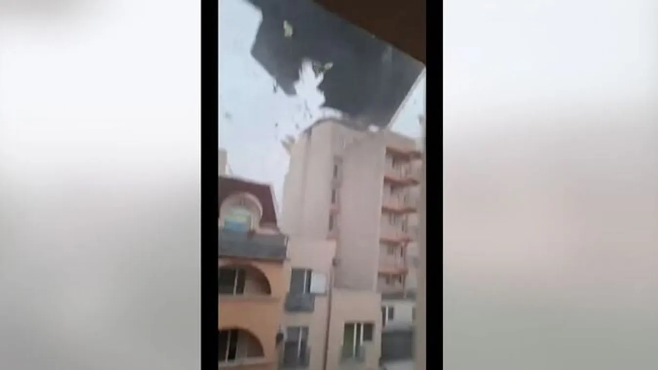  Letépte a viharos szél a Szegedi Tudományegyetem tetejét