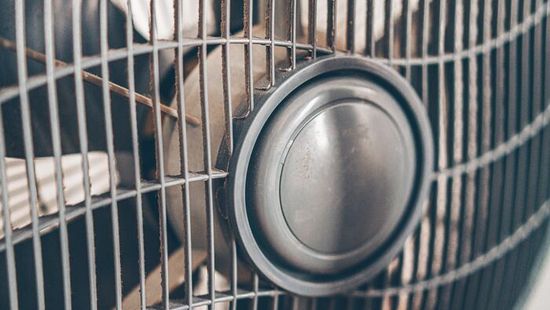 Figyelmeztetnek a szakértők: Életveszélyes a TikTokon terjedő hűtési trükk