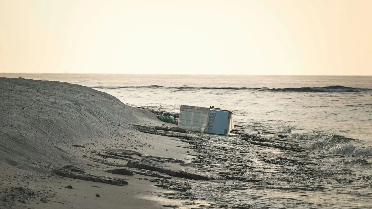 A partra sodródott tárgyak nem számítanak újdonságnak, de egy konténer meglepte megtalálóit. 