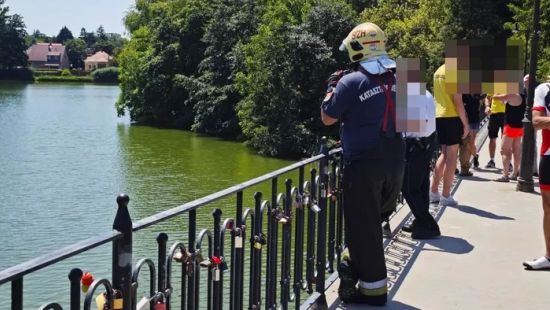 Elmerült egy férfi a Vasi Vasember versenyén, búvárok keresik a tóban