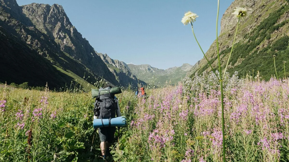 Gyalog járja körbe a földet egy korábbi katona.