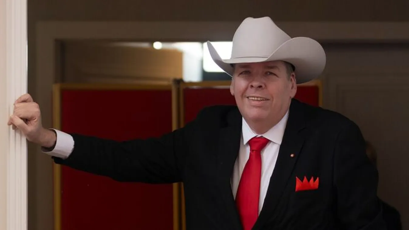 Schmuck Andor a túlvilágról üzent, ez történt a sírjával