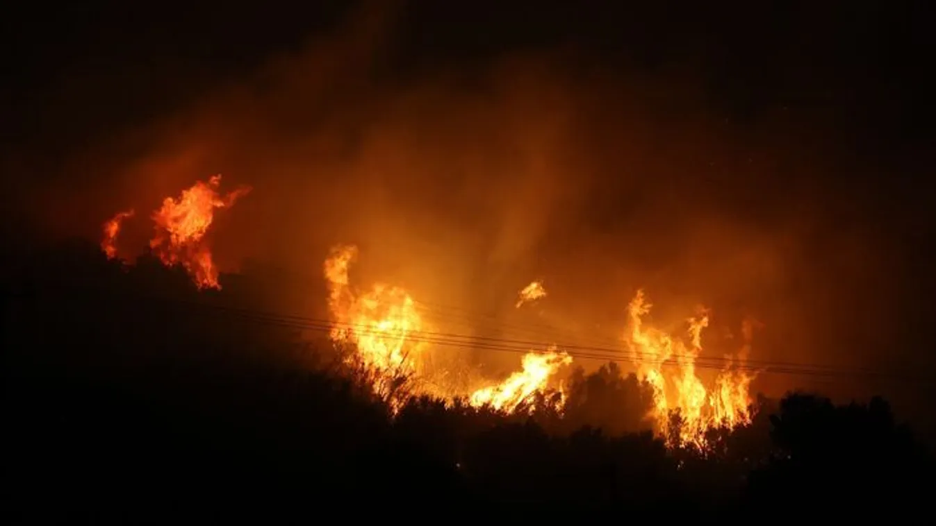  Leégett a fél falu, továbbvitte a viharos szél a tüzet