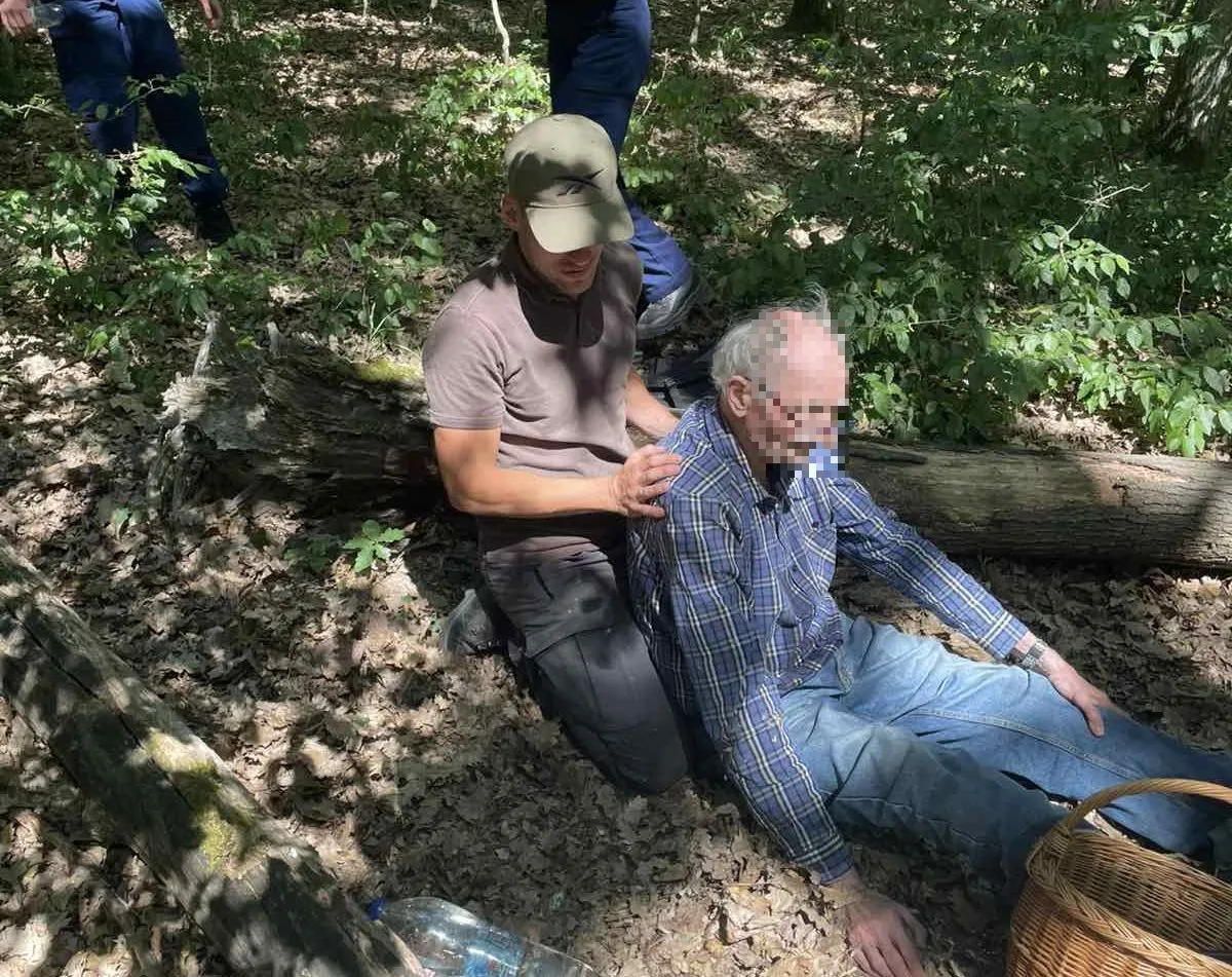Mozdulatlanul feküdt a fák között, amikor három nap után megtalálták az eltűnt bácsit