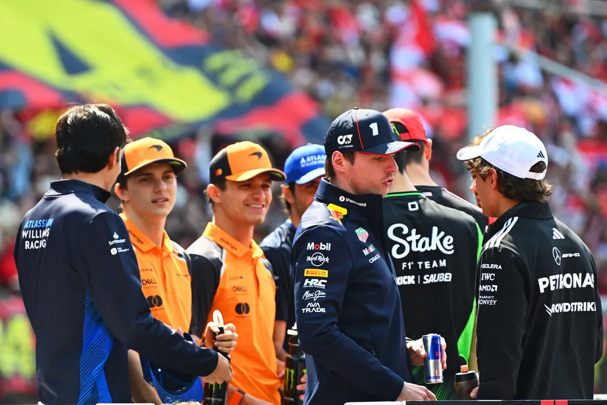 Piastri (balra), Norris, Verstappen az esélyesek - vagy valaki egészen más nyeri a Magyar Nagydíjat?