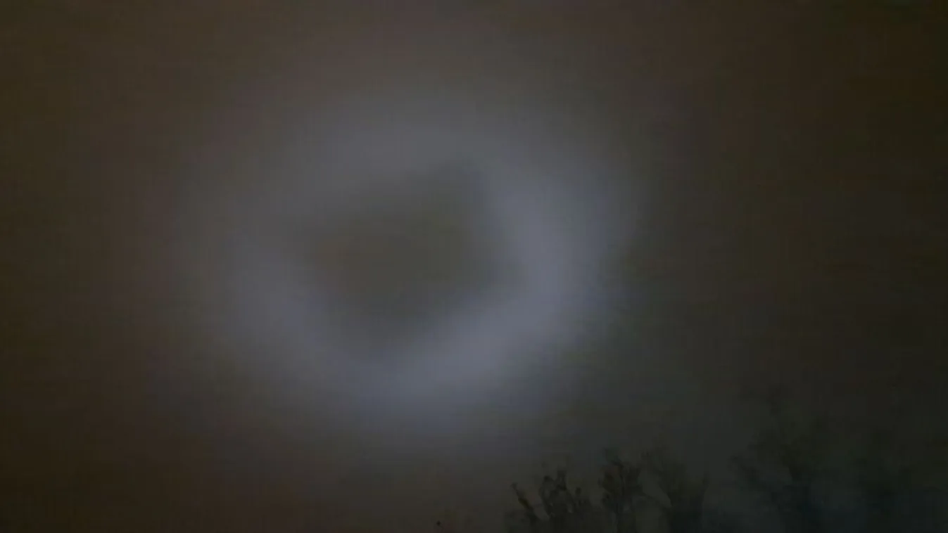 Lusta ufó suhant el Nemesnádudvar felett