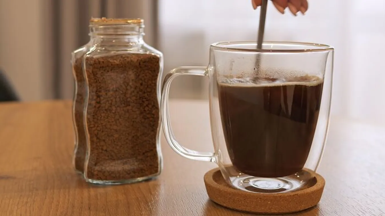 A koffein sötét oldala: mutatjuk, mit nem mondanak el az instant kávéról