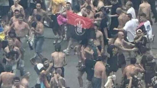Félszáz nácikat éltető ukránt toloncolnak ki Lengyelországból