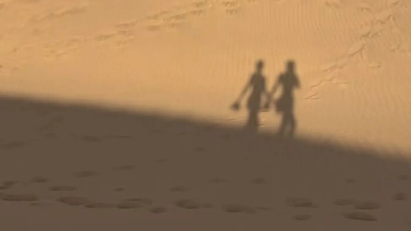 Sivatagban éjszakáztak a magyar tiktokker lányok - Videó