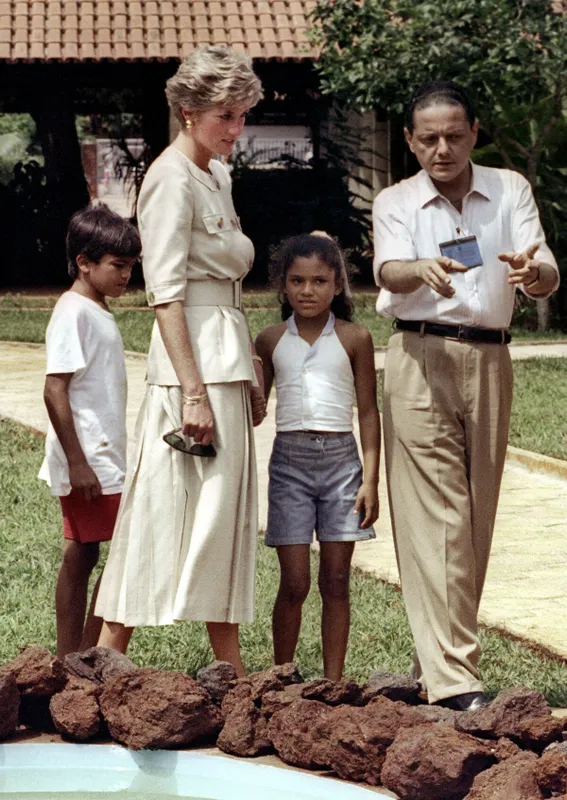 II. Erzsébet királynő és Diana hercegné: Mindig volt köztük egy kis feszültség - RIPOST
