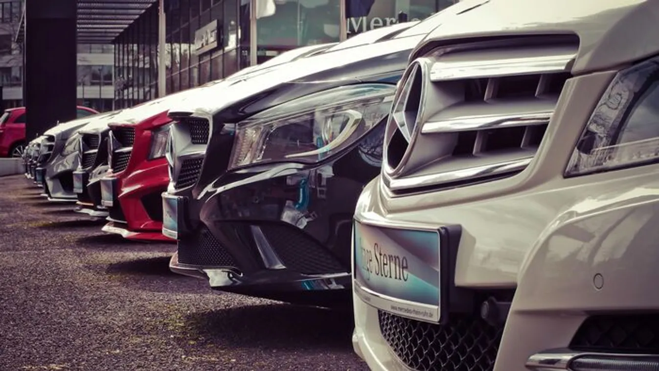 Felfoghatatlan: Holtan találtak egy kislányt a forró autóban