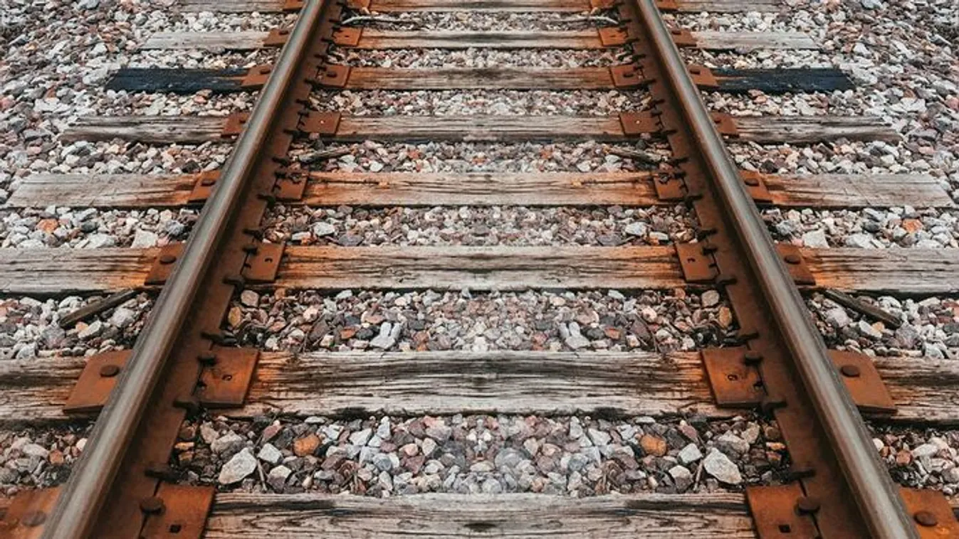 Embert gázolt a vonat a ceglédi vasútállomásnál