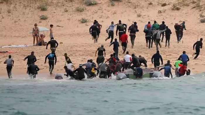 150 ezer illegális migráns "eltűnt" Nagy-Britanniában