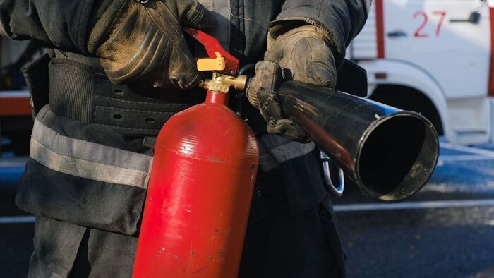 Menekültek a vendégek, miután lángra kapott a szolárium