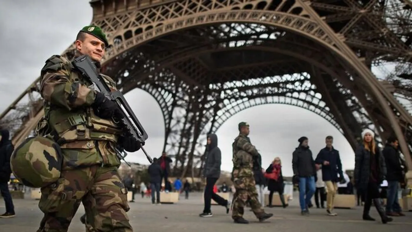 Tinédzser terroristák célozták meg az Eiffel-tornyot