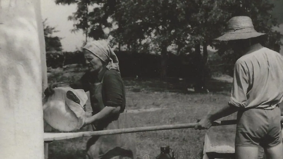 Régen a kenyeret udvari kemencében készítették. Így volt ez az augusztus 20-ai új kenyérrel is.