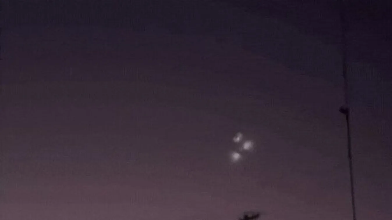 Sokkot kaptak a lakosok: három UFO bukkant fel az égen