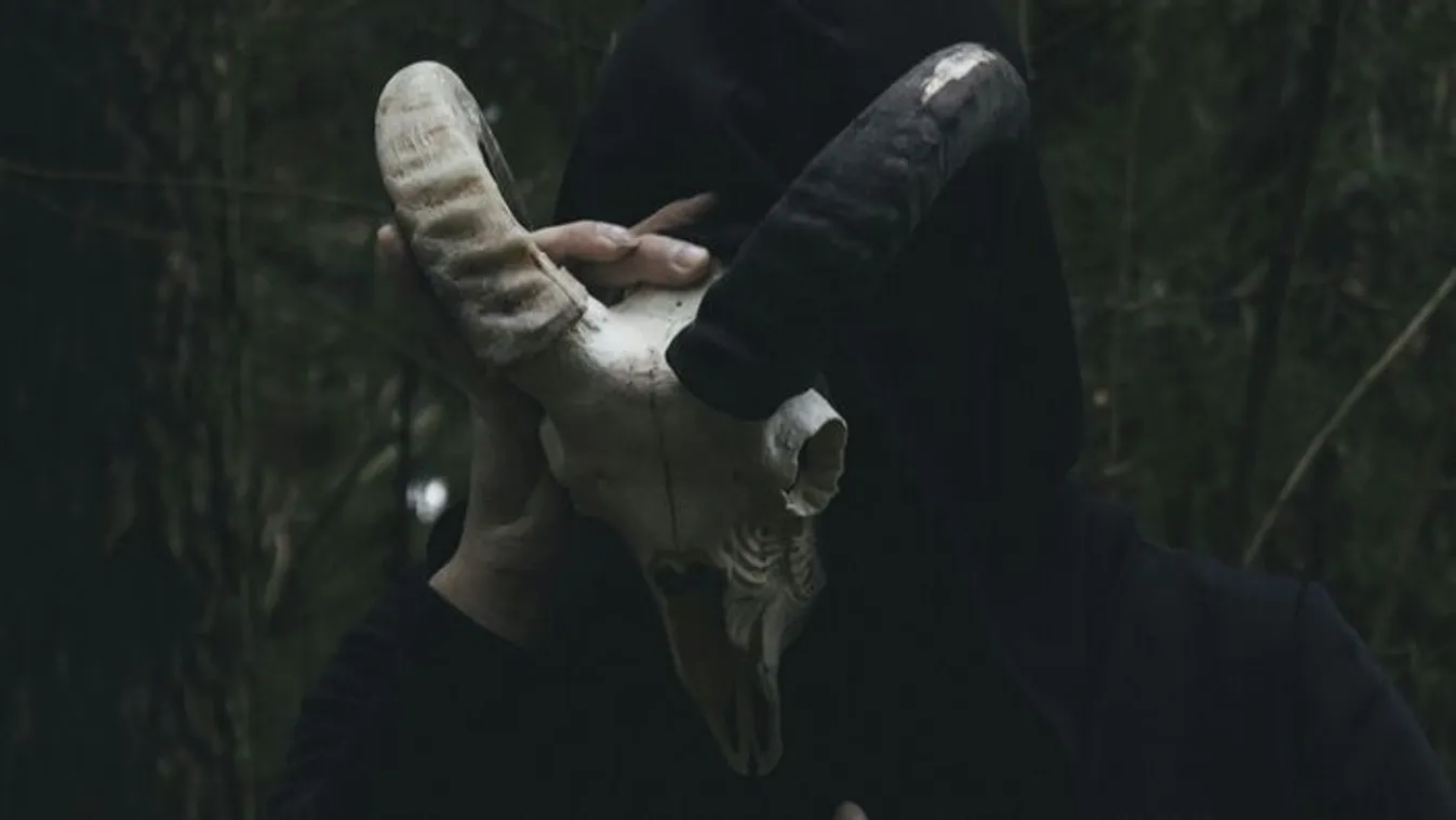 Elátkozott autó keseríti meg Milán életét