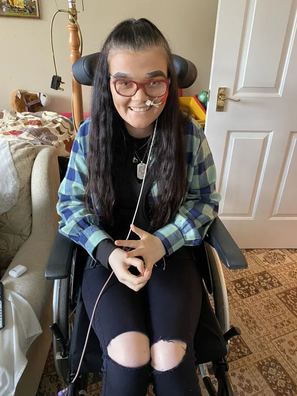 Grace 14 évesen, karácsonykor lebénult, miután az orvosok több alkalommal is hazazavarták, mondván: "Csak drámázik"